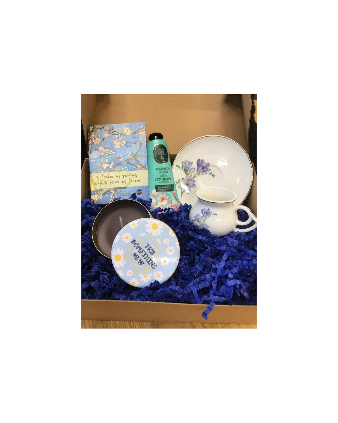 EŞ, DOST, ARKADAŞ ÇİÇEKLENDİK KUTUSU