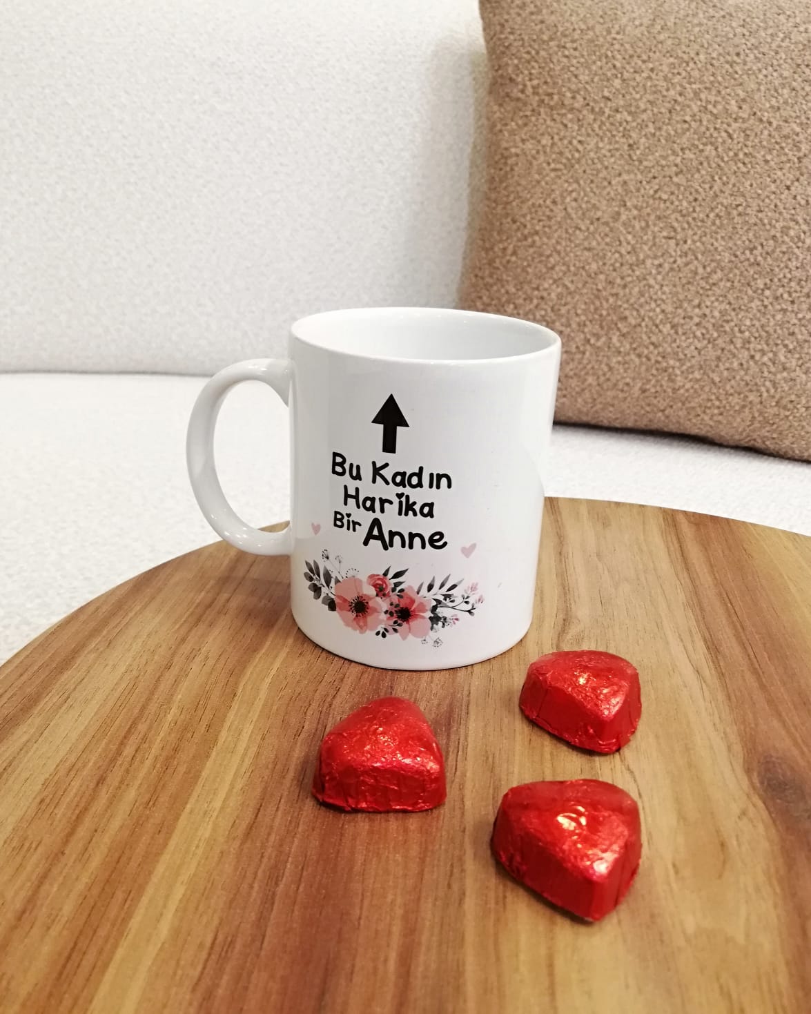 Bu Kadın Harika Bir Anne- ANNELER GÜNÜ HEDIYE KUPA BARDAK